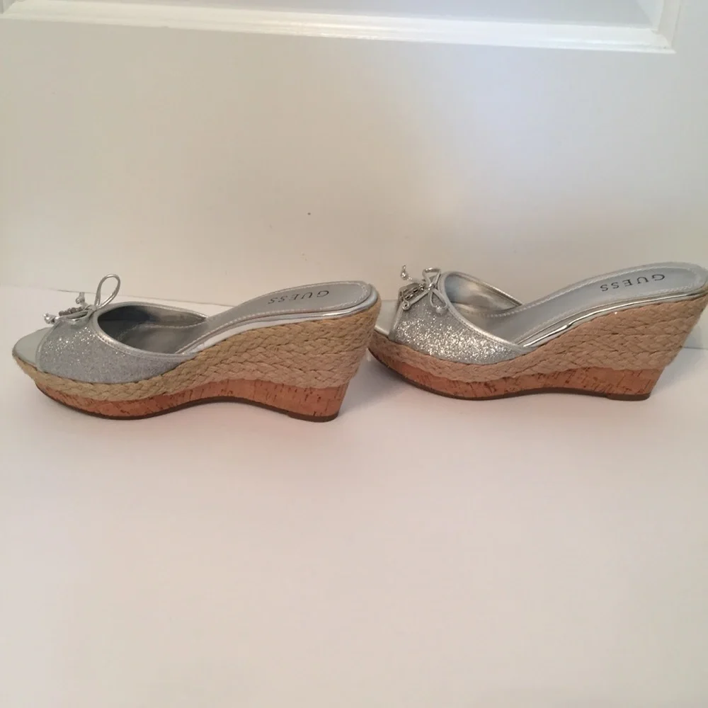 GUESS SHOES WEDGE PLATFORM SILVER GLITTER BOW CHARM Size 7.5 M SLIDES HEELS